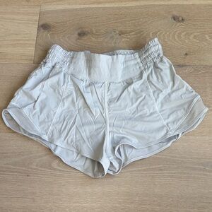 Lululemon hotty hot low rise lined size 6 Women's pale gray  Shorts